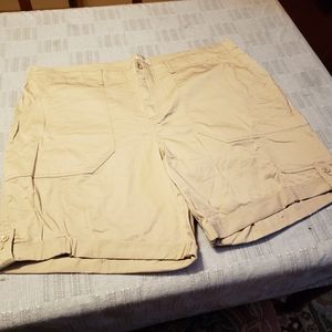 terra & sky khaki shorts 24W 5 pockets
